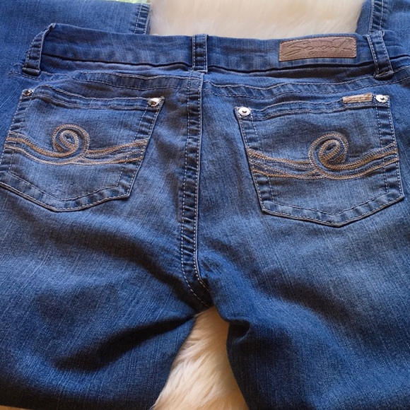 7 Boot cut Jeans - Picture 3 of 7